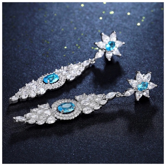 Swarovski Crystals The Starlette Earrings - Picture 3 of 5